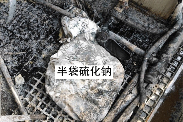 一级吸收塔的循环水槽投料口